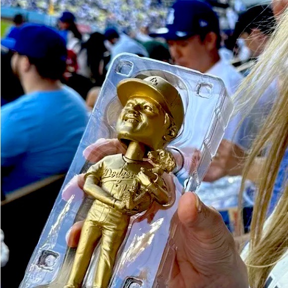 RARE-GOLD Shohei Ohtani & Dog Decoy LA Dodgers Bobblehead 8/28/2024 (< 1% gold) - Picture 13 of 13